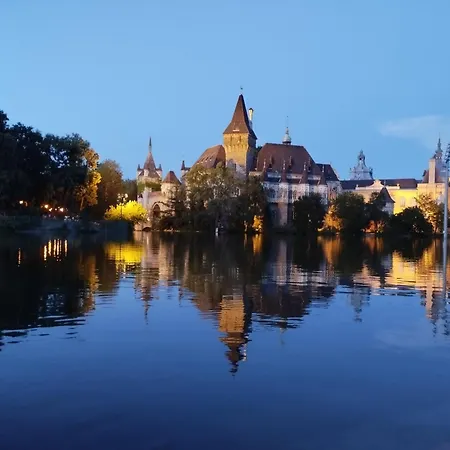Free Parking, Balcony, Near To Park Budapešť