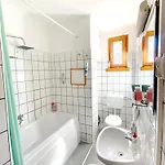 Free Parking, Balcony, Near To Park Homestay *